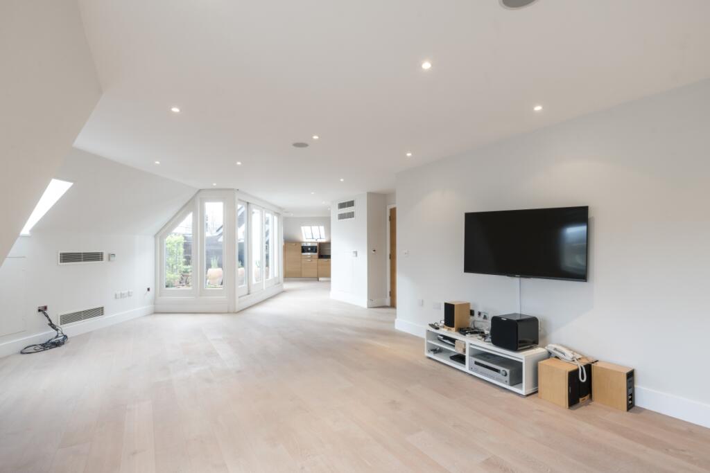 Main image of property: Pembridge Villas London W11