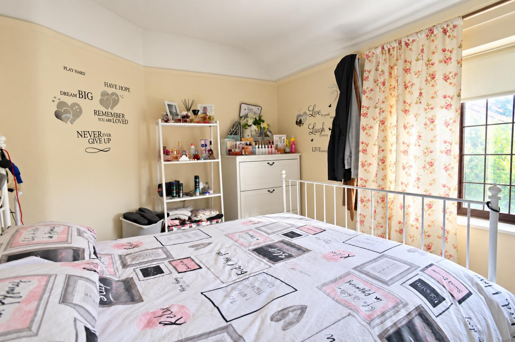 House in London, Chingford - View 5