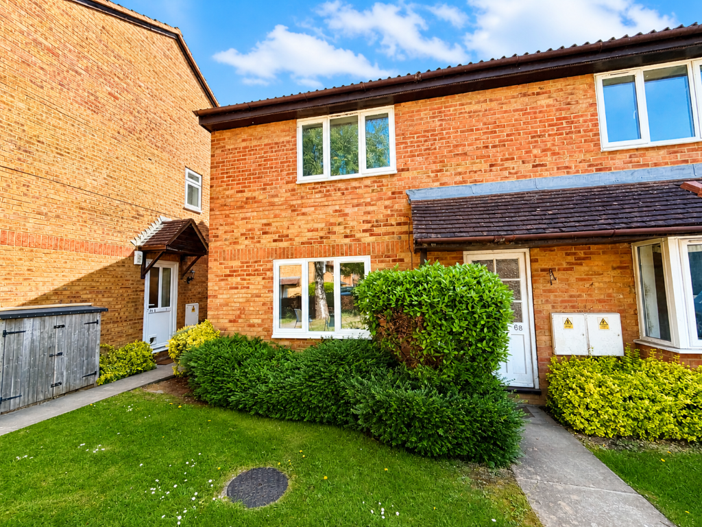 Main image of property: Moor Pond Close, Bicester, Oxfordshire, OX26