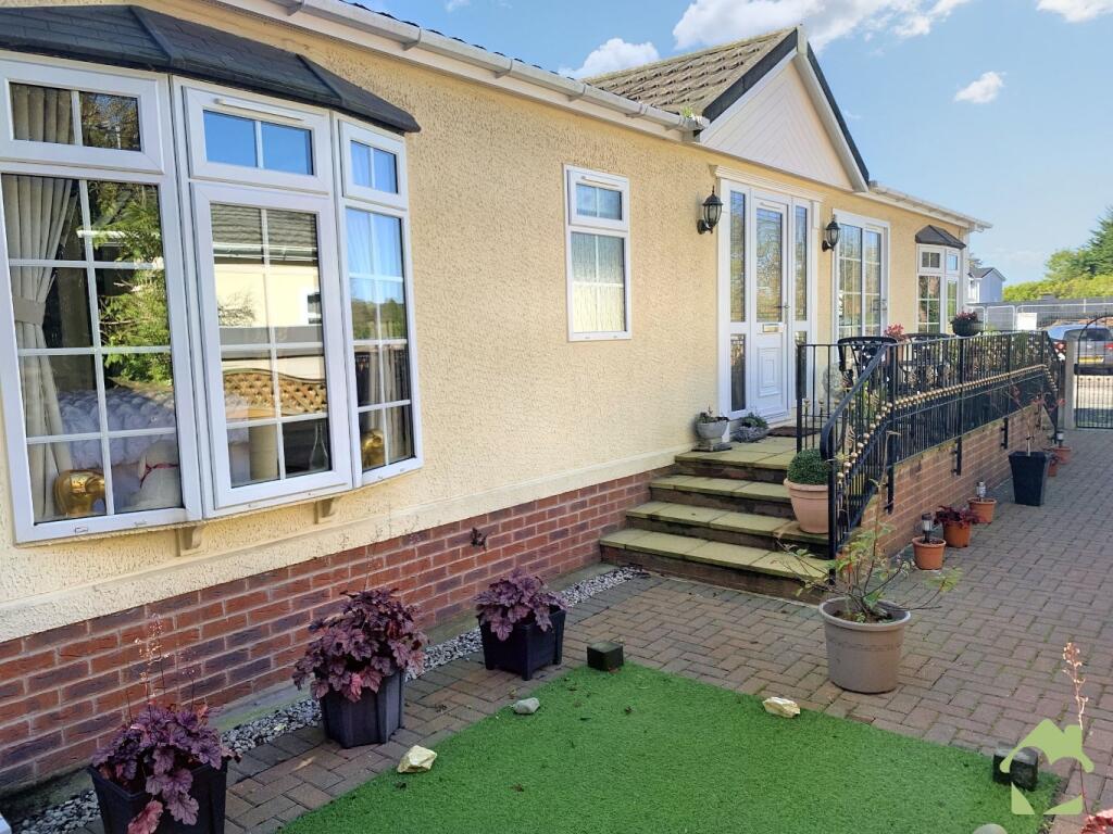 2-bed caravan on West End Residential Park, Blackpool Road, Kirkham, Preston, £155,000