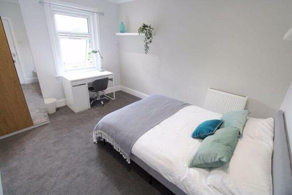 Main image of property: Room to Rent - Mayfield Road, Southampton SO17 3SX