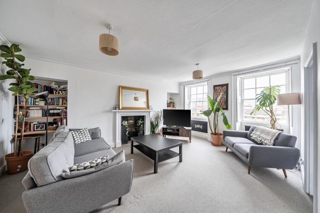 Apartment in Bath, Walcot - View 2