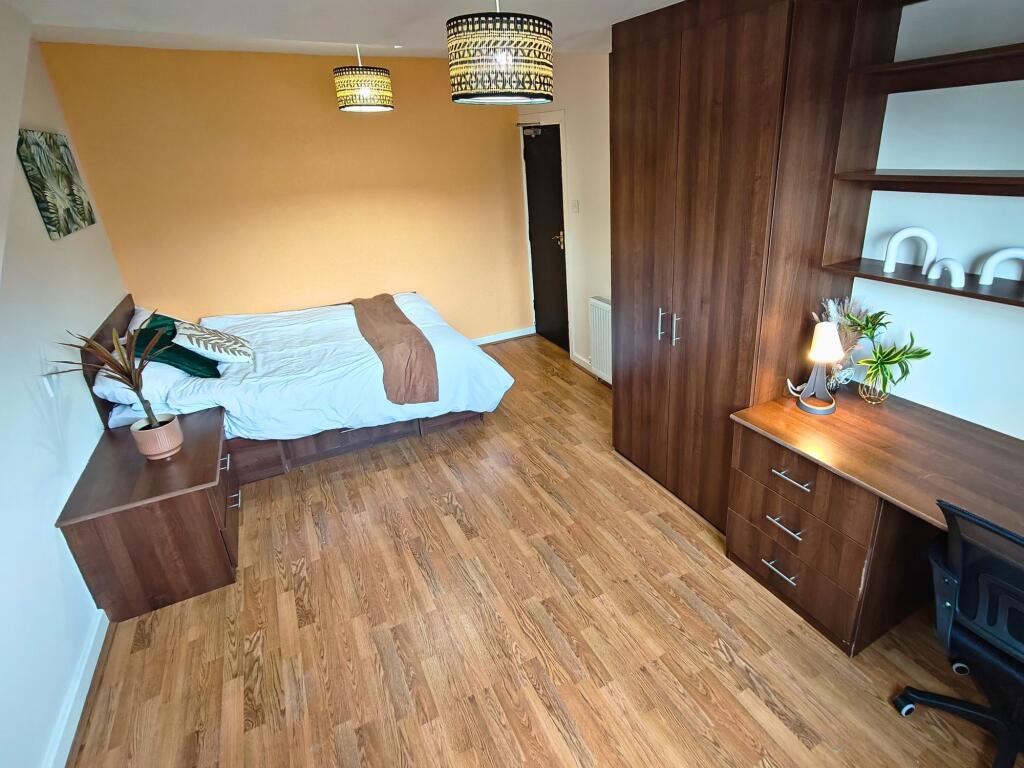3 bedroom house share for rent