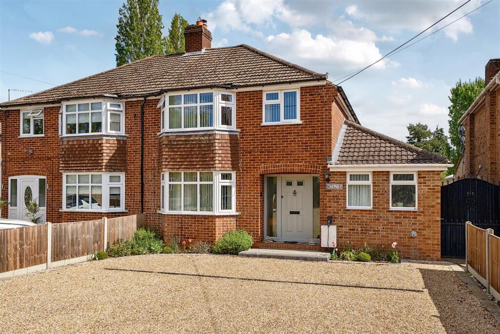 Main image of property: Park Lane, Charvil, Reading, Berkshire, RG10