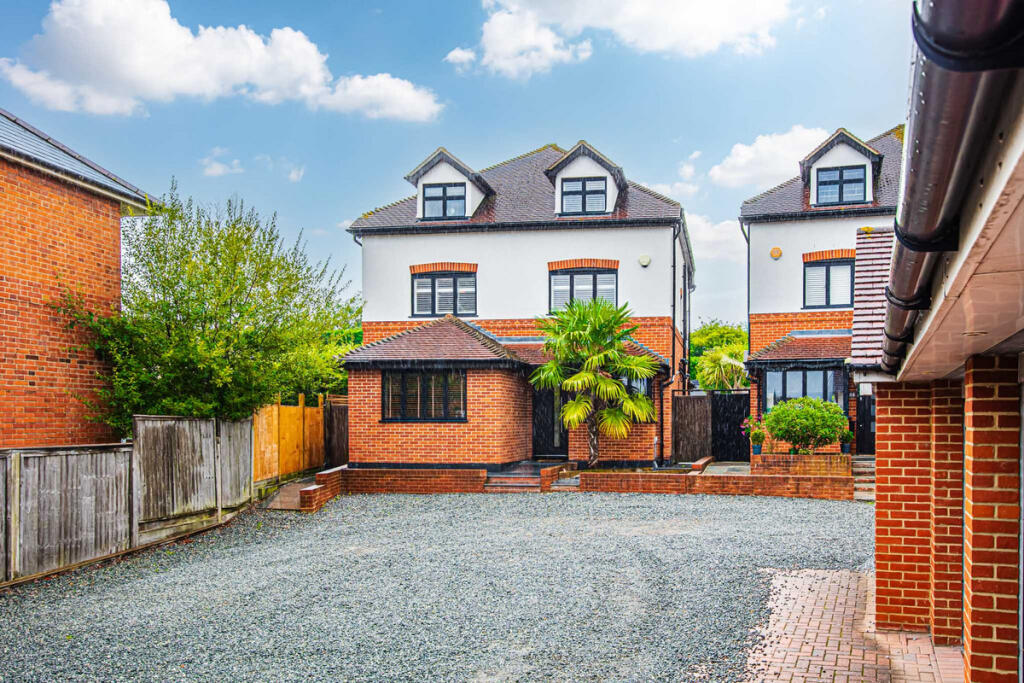 Main image of property: High Road, Rayleigh, SS6