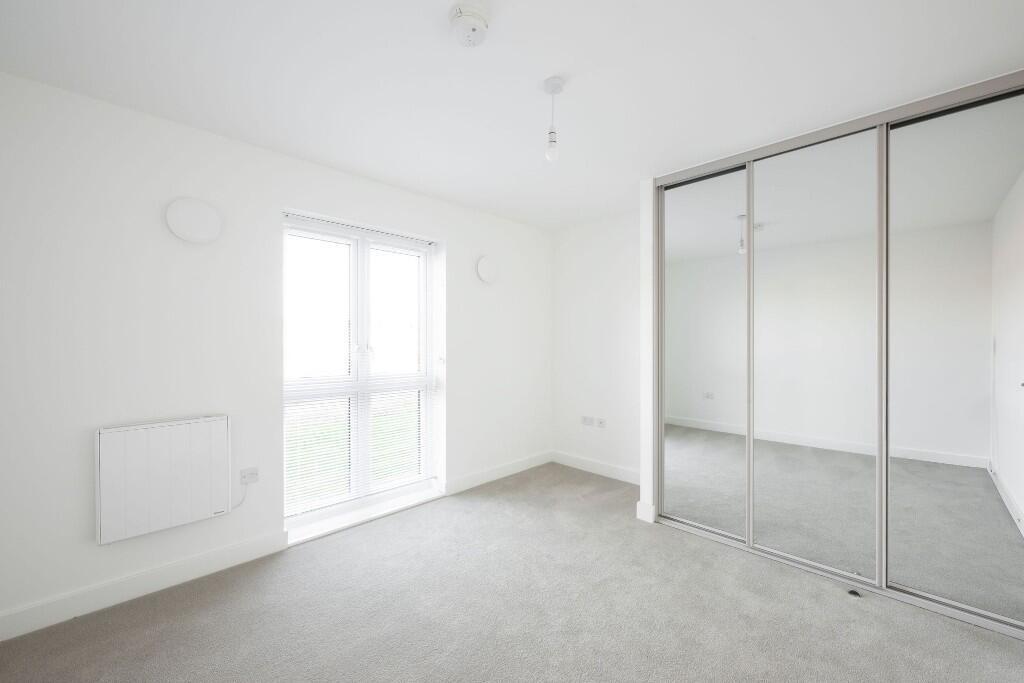 Apartment in Finchampstead - More