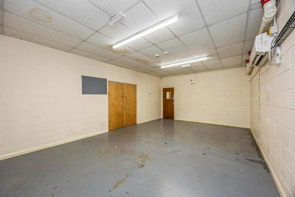 Cyril Richings Buisness Centre, Unit 2-003.JPG