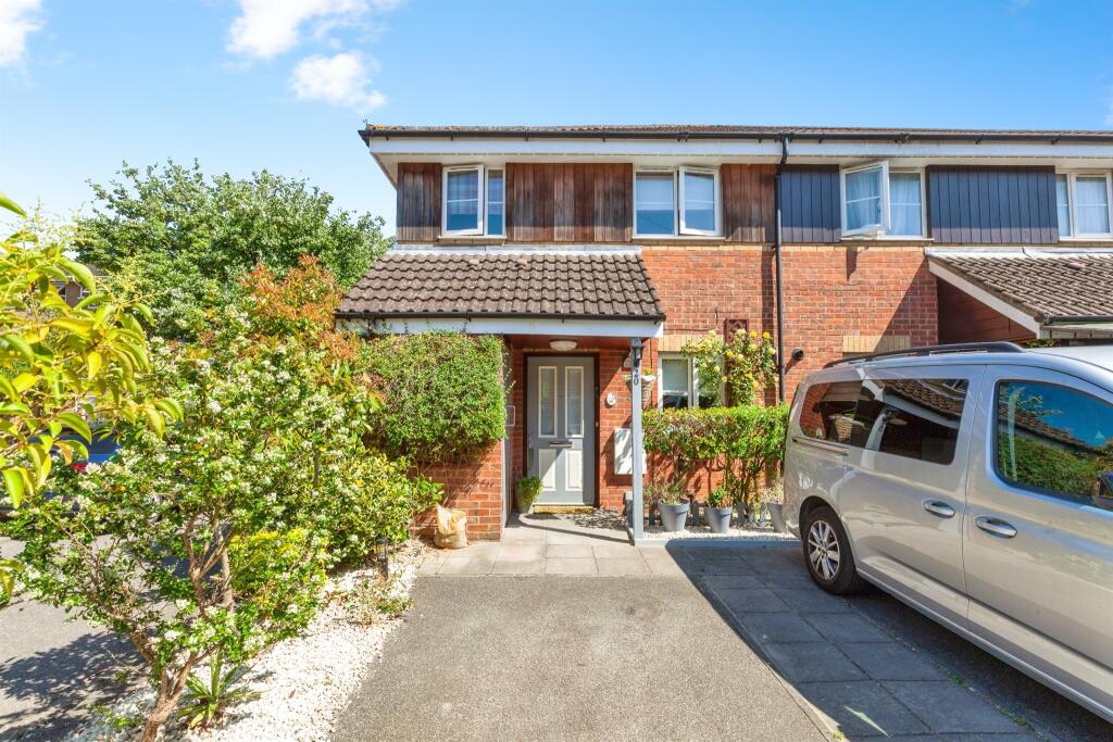 3-bed semi-detached on Pursers Court, Slough, £330,000