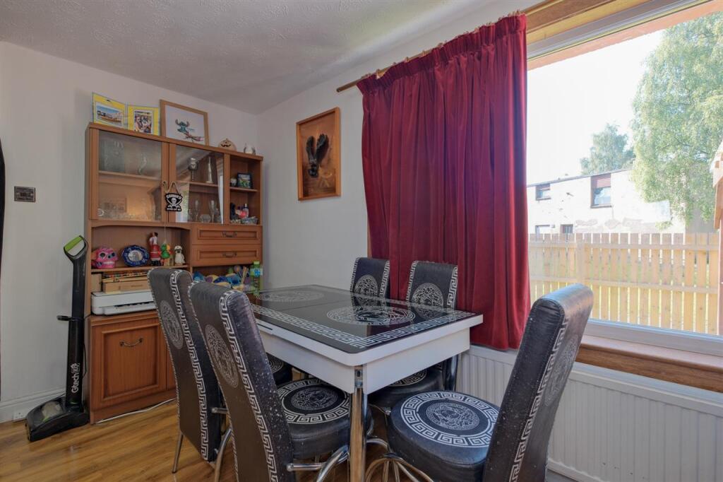 House in Cumbernauld, Carbrain - View 4