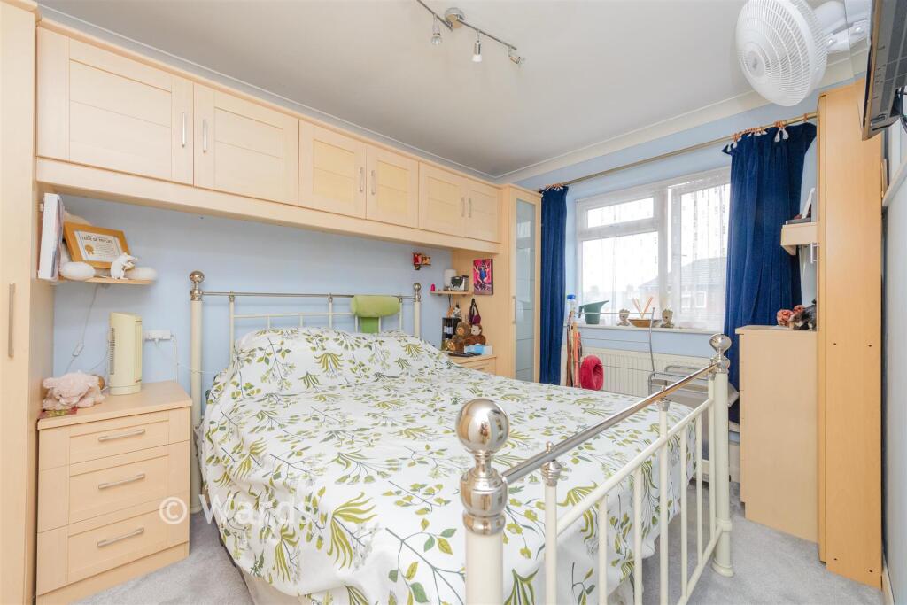 House in Dartford - More