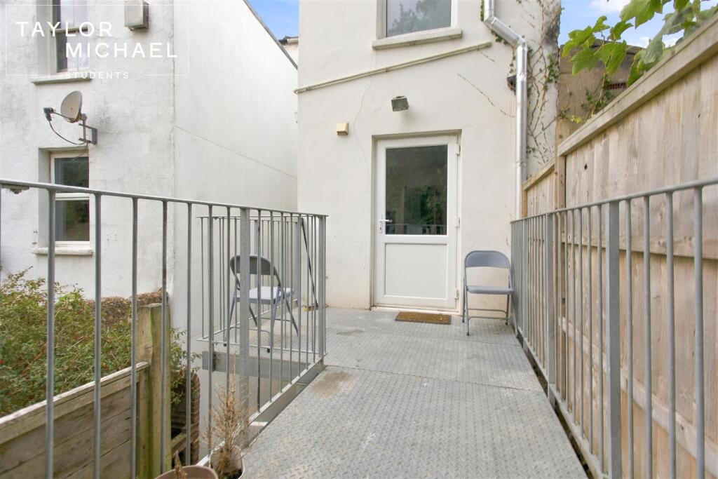 6 bedroom flat for rent