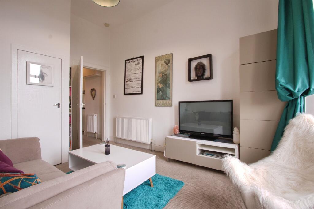 Apartment in Glasgow, Shawmoss, Crossmyloof - View 5