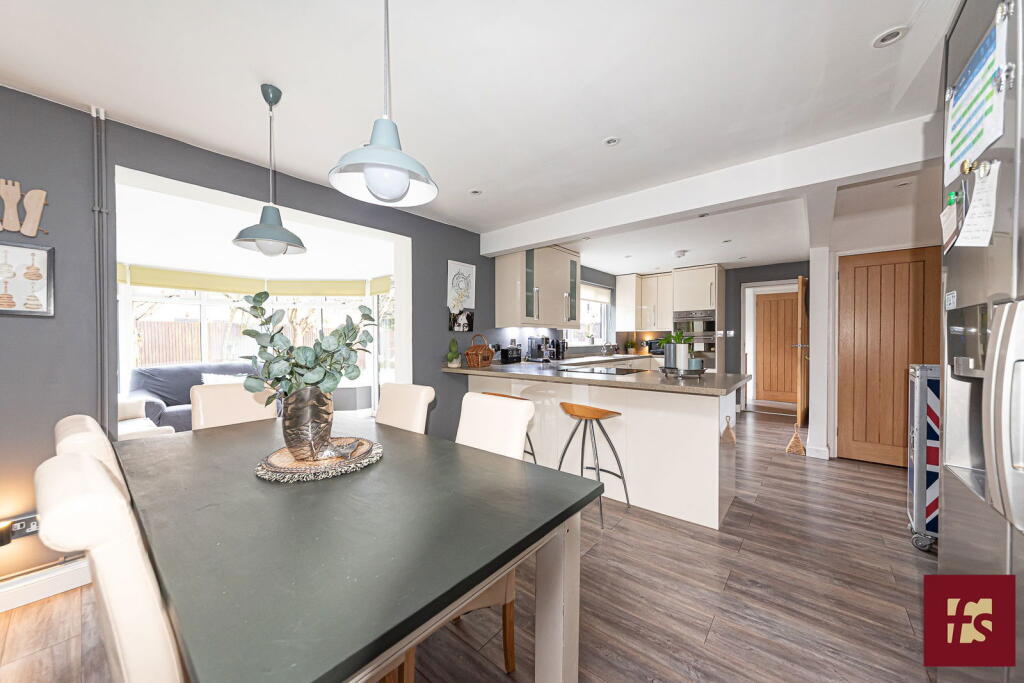 The Brackens, Crowthorne, Berkshire RG45 6TB photo 3