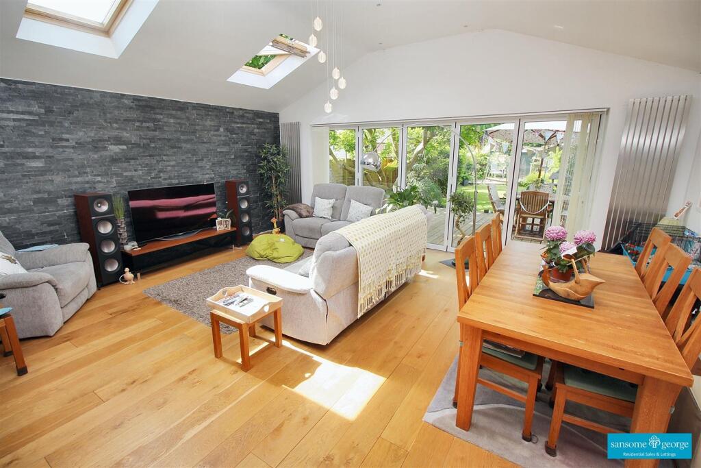 Holybrook Crescent, Reading photo 3