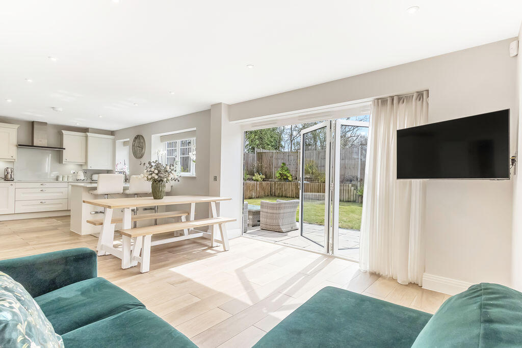 House in Broxbourne, Hertfordshire - More