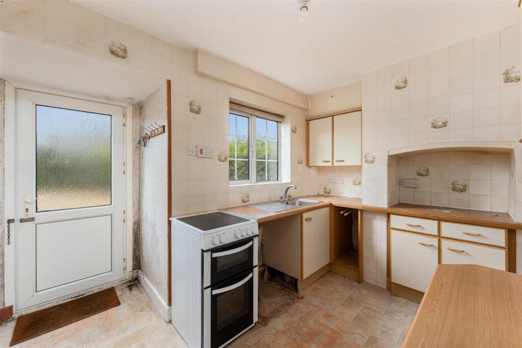 House in Northampton, Byfield - More