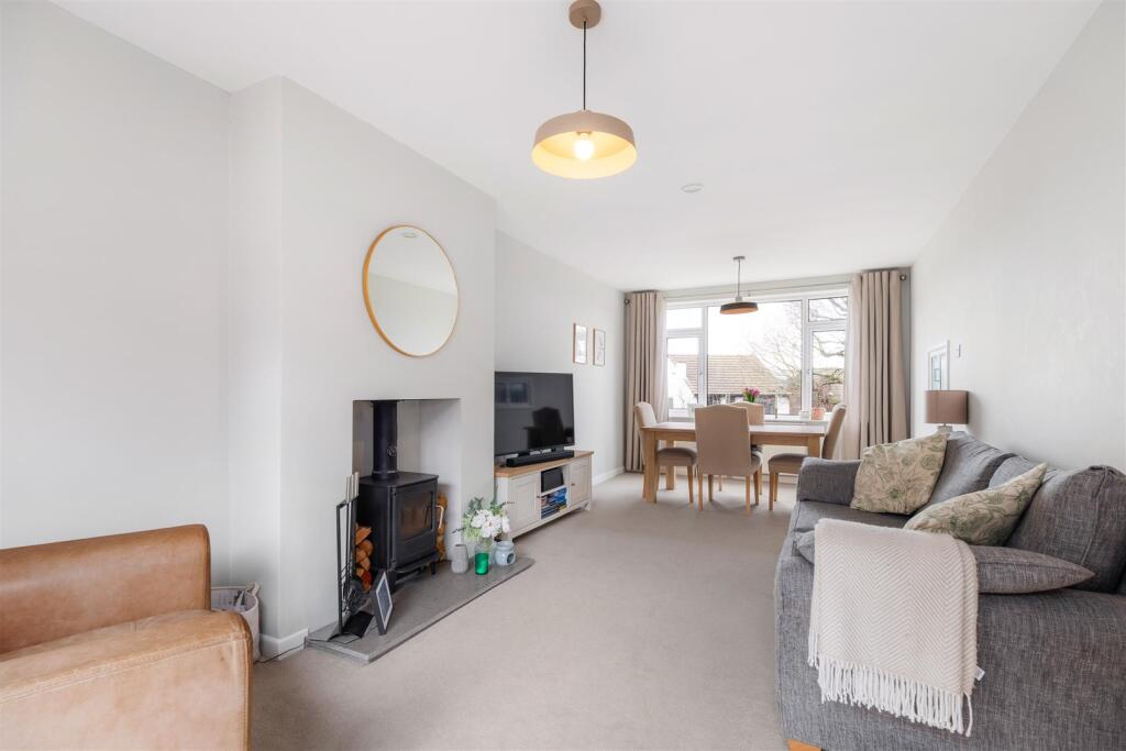 St. Quentin Drive, Bradway, S17 - View 5