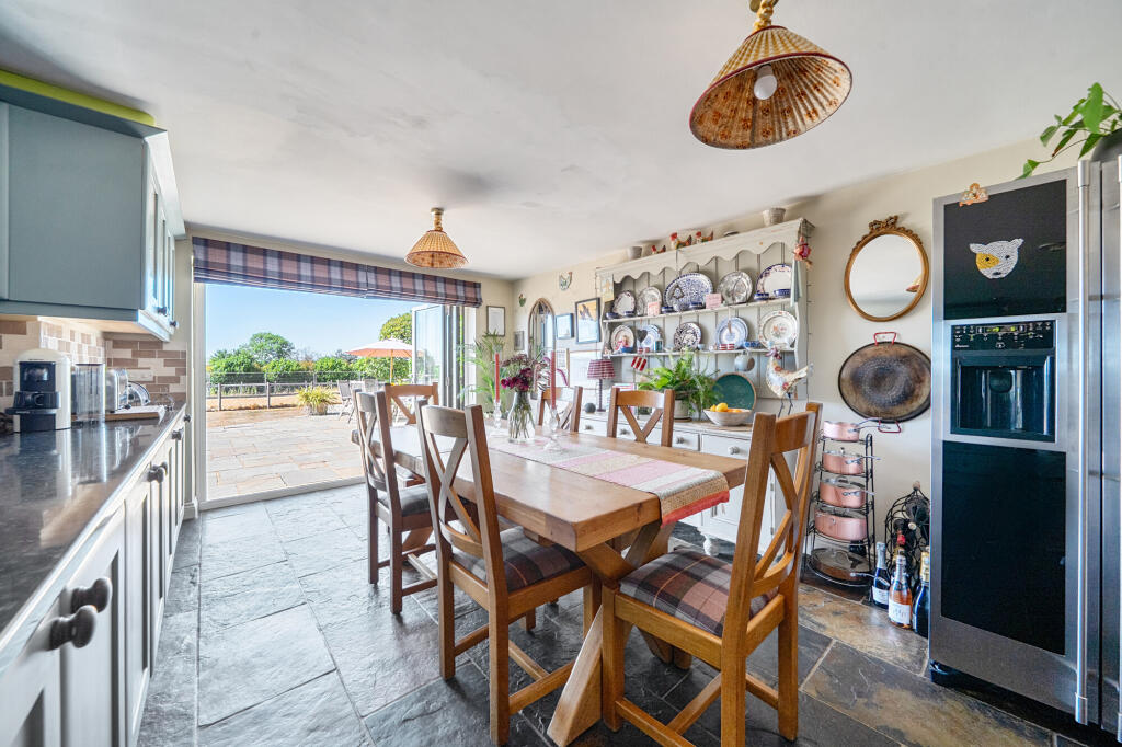 House in Reigate and Banstead, Gatton - View 4