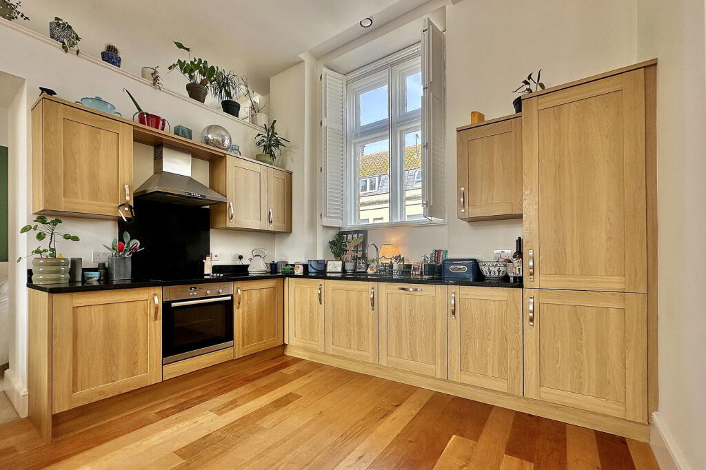 Apartment in Bath, Kingsmead - View 4