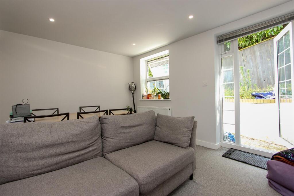 Sutton Lane, Banstead photo 4