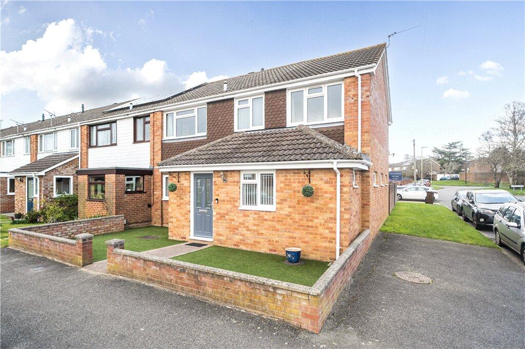 4-bed terraced on Lincoln Close, Romsey, Hampshire, £450,000