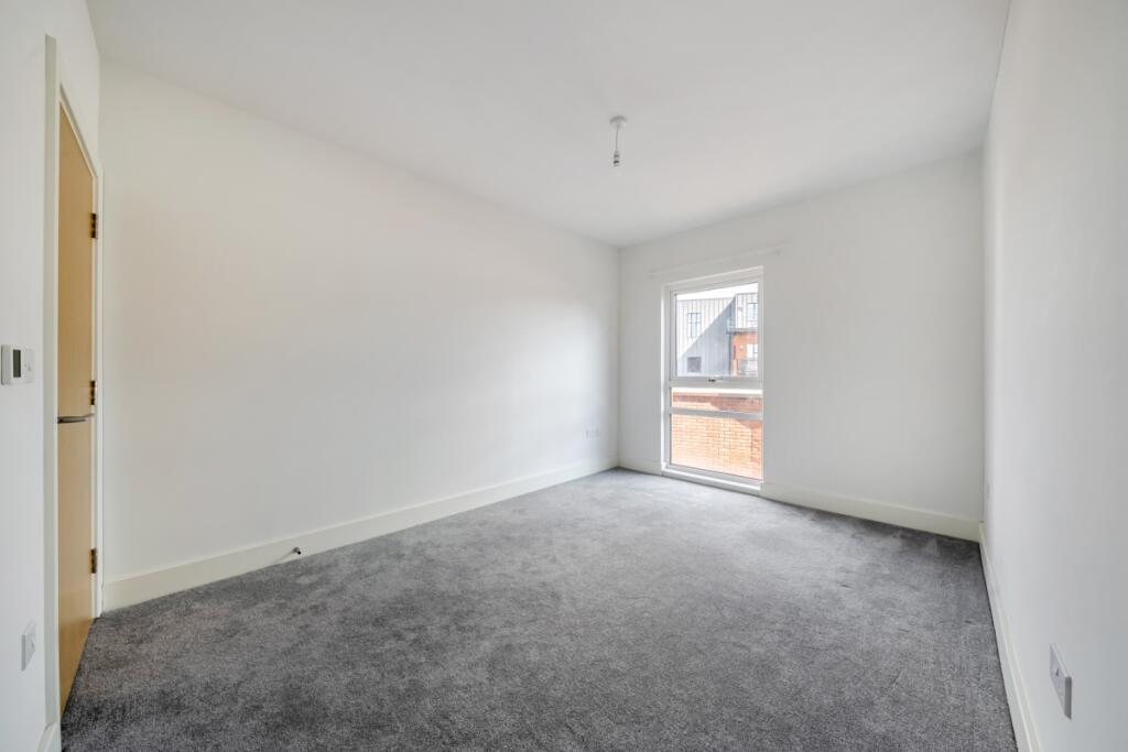 Apartment in Reading - View 5