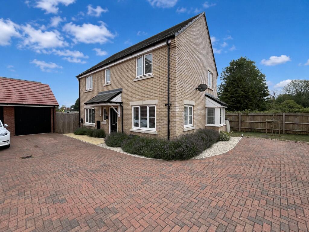 Main image of property: Skye Gardens, Houghton Regis, Dunstable, Bedfordshire, LU5