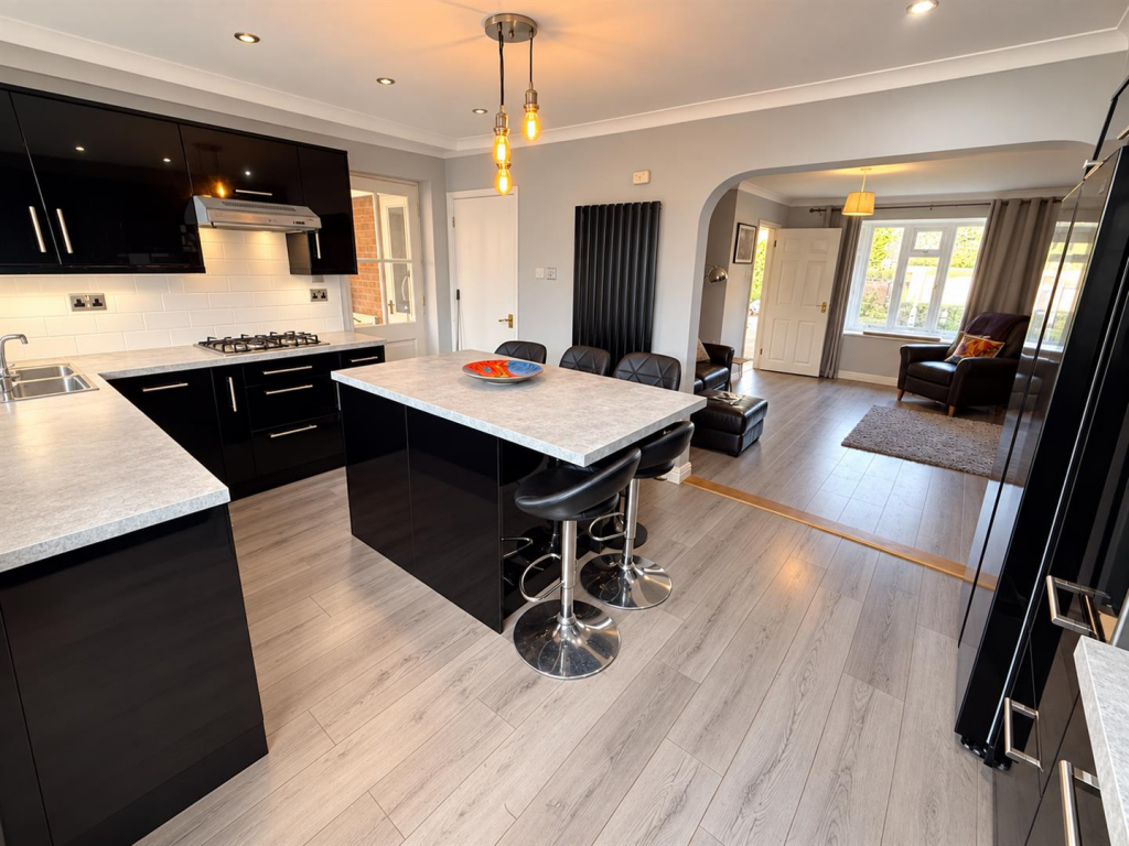 Avonbrook Close, Stratford-upon-Avon photo 3