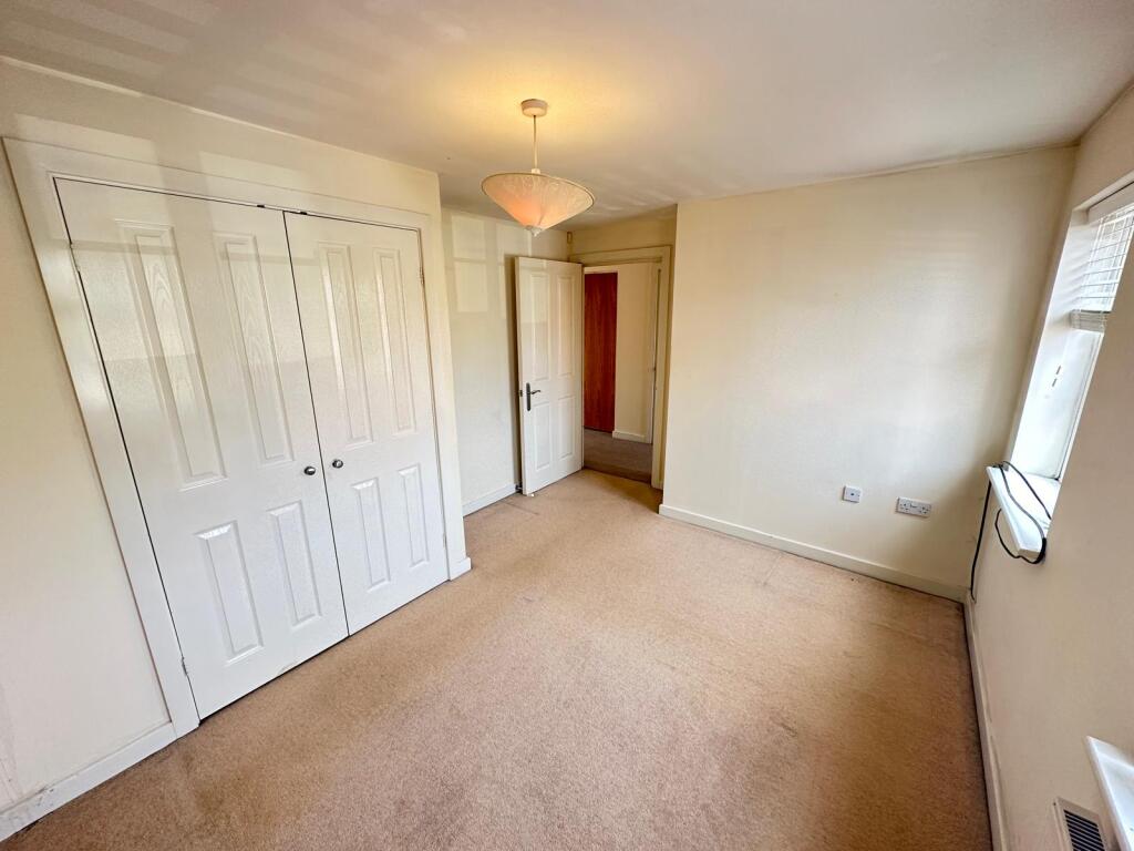 Apartment in Northampton - More
