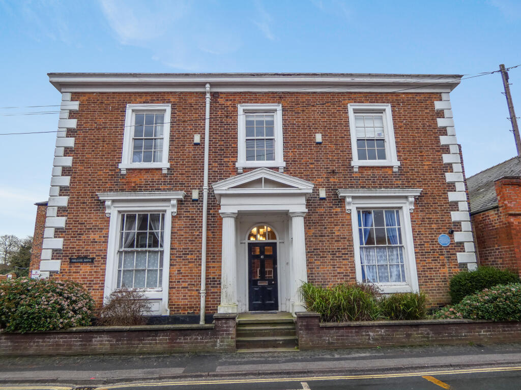 1-bed flat on Flat 1, Hailgate House, 41 Hailgate, Howden, Goole DN14 7SL, £10,000