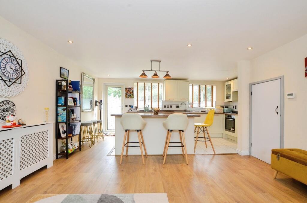 House in Watford - View 4