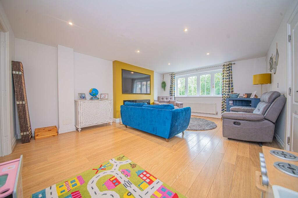 Midhurst Court, Chandlers Ford, SO53 photo 4