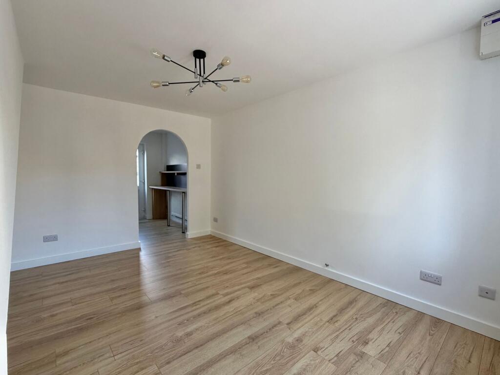 House in Teignbridge, Kingsteignton - More