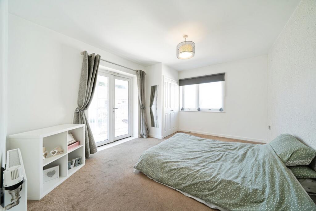 Apartment in Kingston upon Thames - View 4