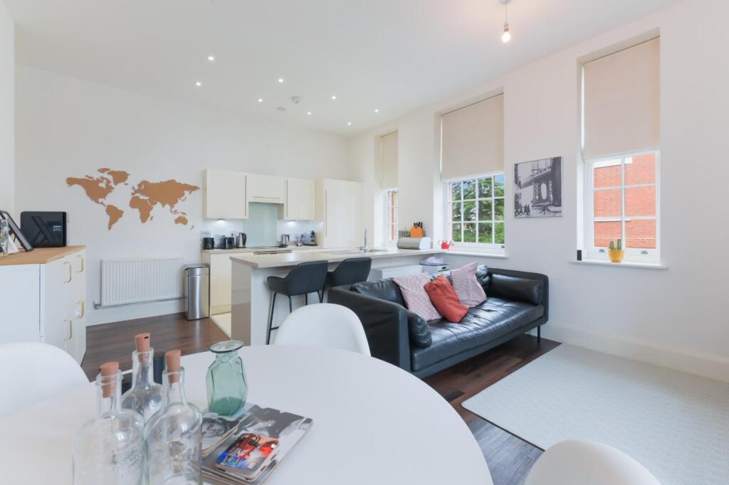 Apartment in Epsom and Ewell, Manor Park - View 4