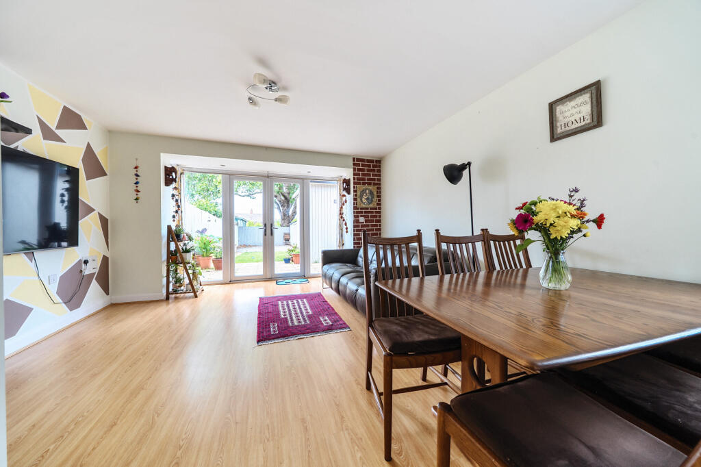 Odiham Drive, Newbury, RG14 photo 3