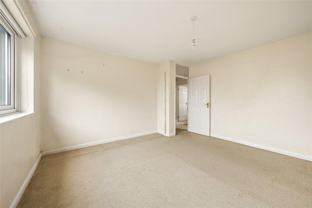 Apartment in Elmbridge, Weybridge - View 5