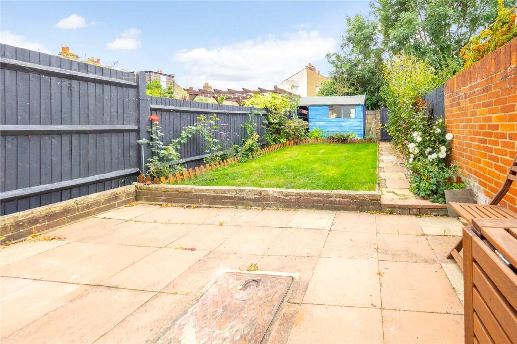 House in Sutton - More