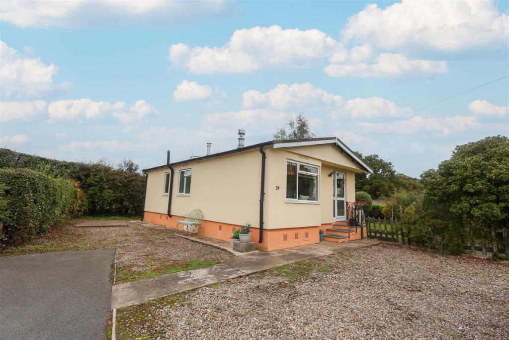 2-bed caravan on Little Studley Park, Little Studley Road, Ripon, £155,000