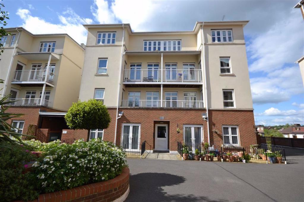 Main image of property: Fitzwilliam Close, London