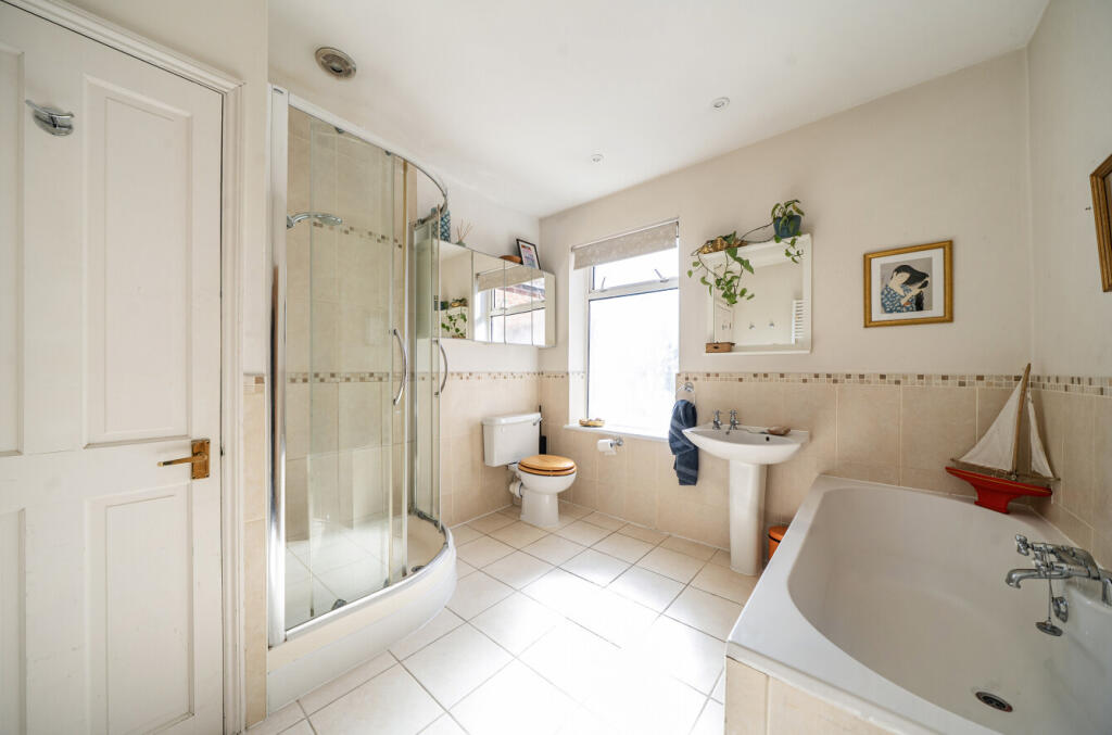 House in Southampton, Swaythling - More