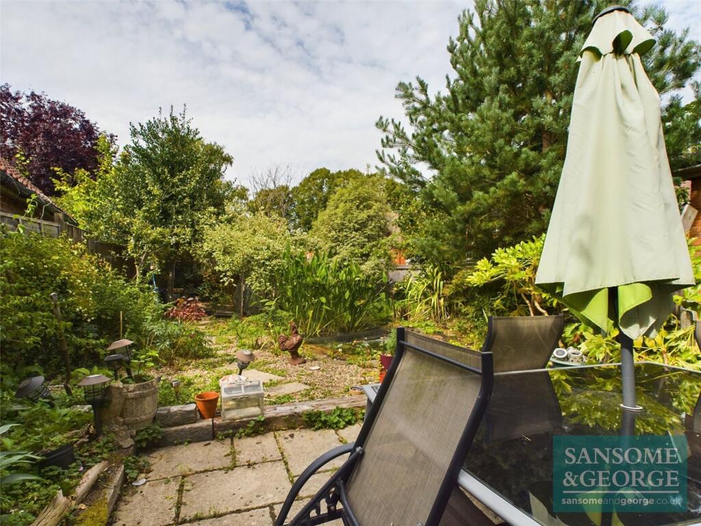 Reading Road, Burghfield Common, RG7 - View 3