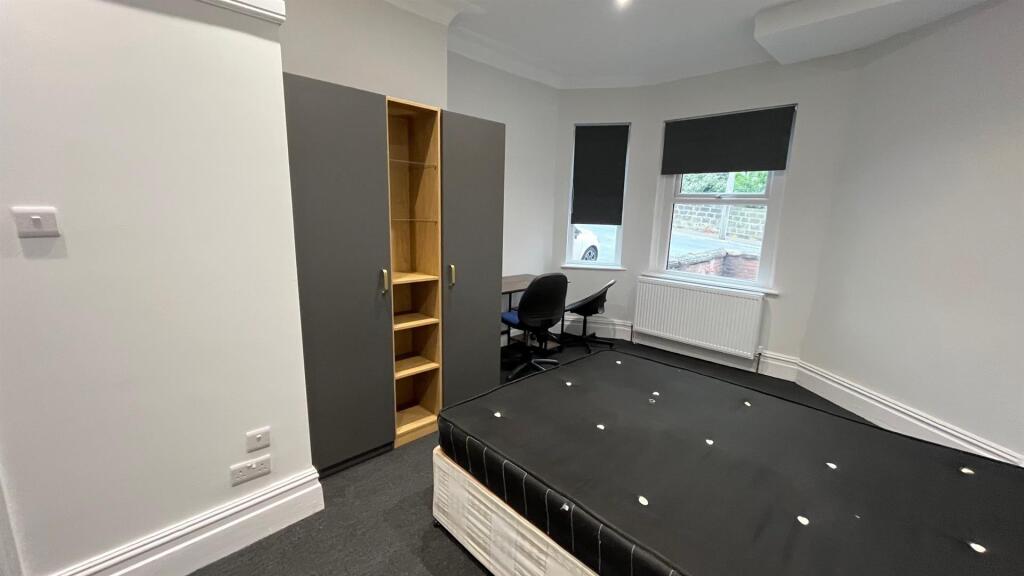 6 bedroom house for rent