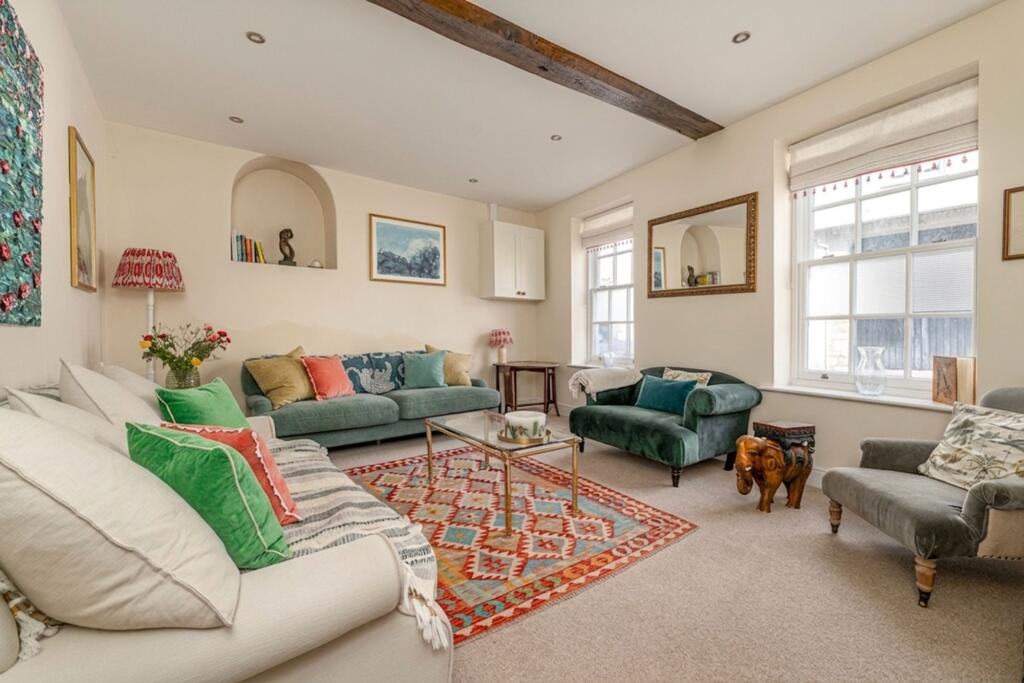 House in South Kesteven, Baron St Martin, Stamford - More