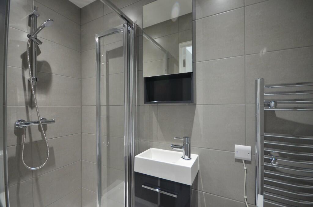 5 bedroom town house for rent