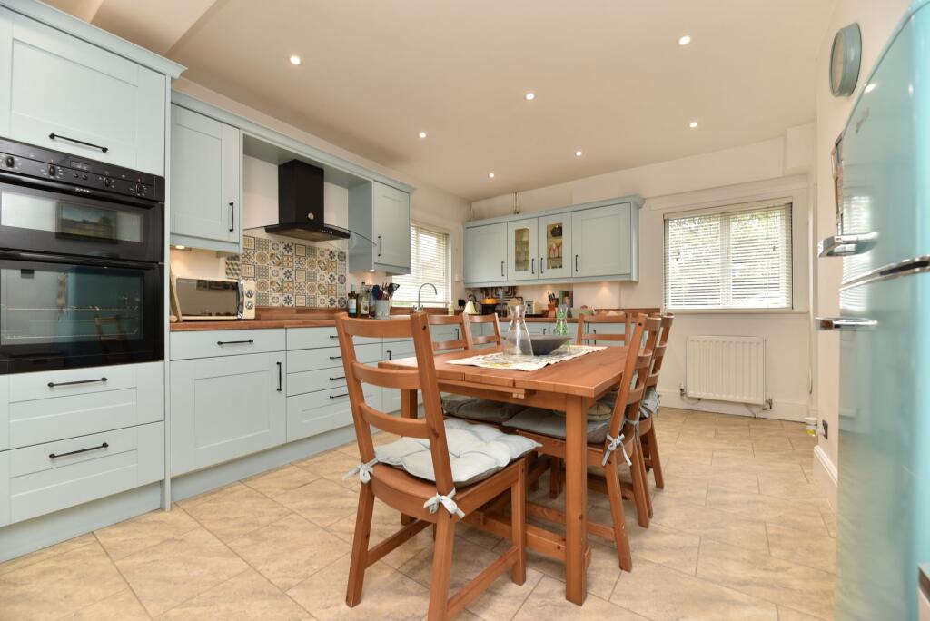 House in Huntingdonshire, Hemingford Grey - More
