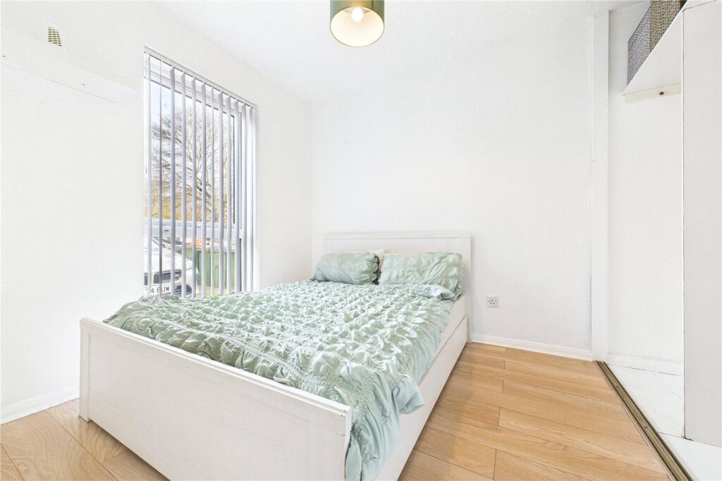 Alderfield Close, Theale, Reading, Berkshire, RG7 - View 3