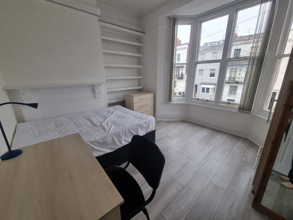 Apartment in Warwick, Royal Leamington Spa - View 3