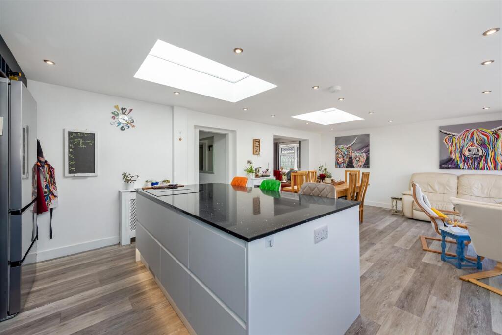 House in Clanfield - View 6