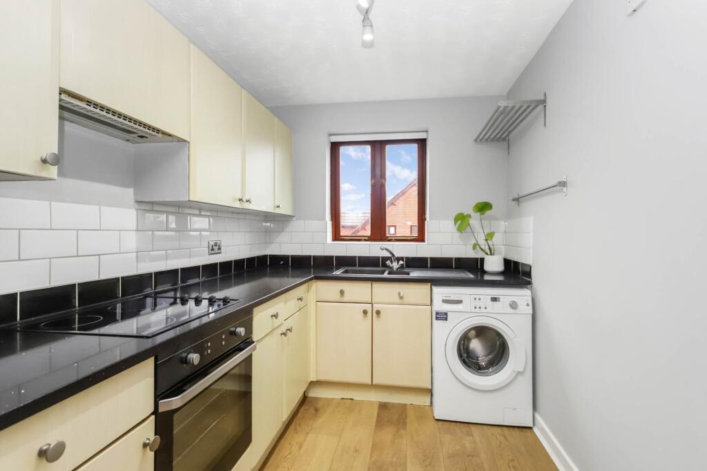 Apartment in Dacorum, Berkhamsted - More
